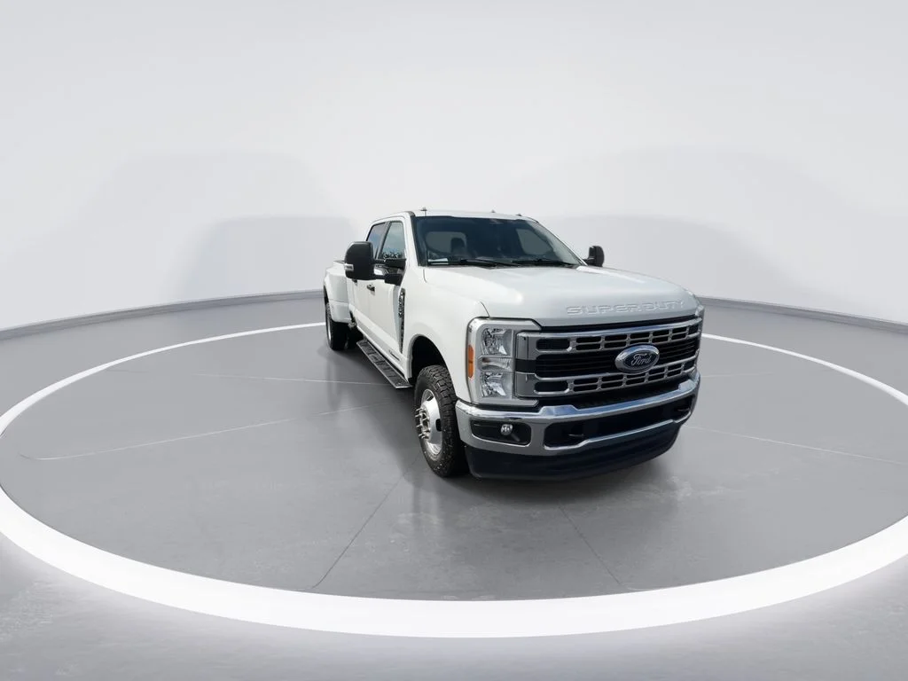 Used 2024 White Ford XLT image 3