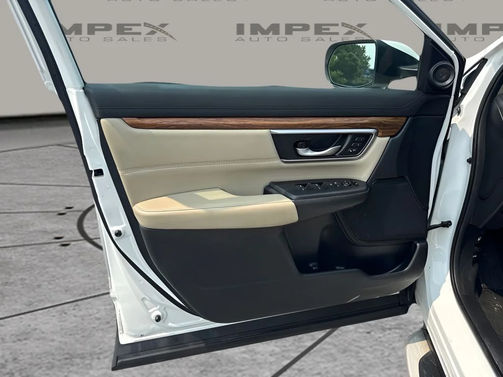 Used 2020 White Honda Touring image 17