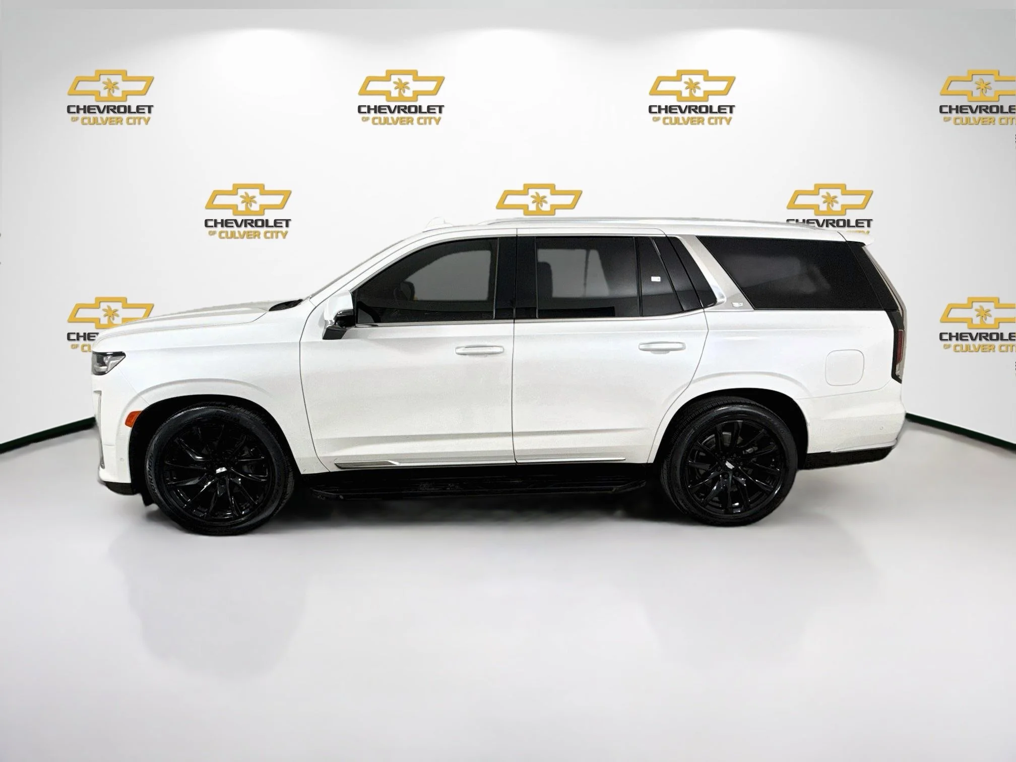 Used 2021 CRYSTAL WHITE TRICOAT Cadillac Premium Luxury image 5