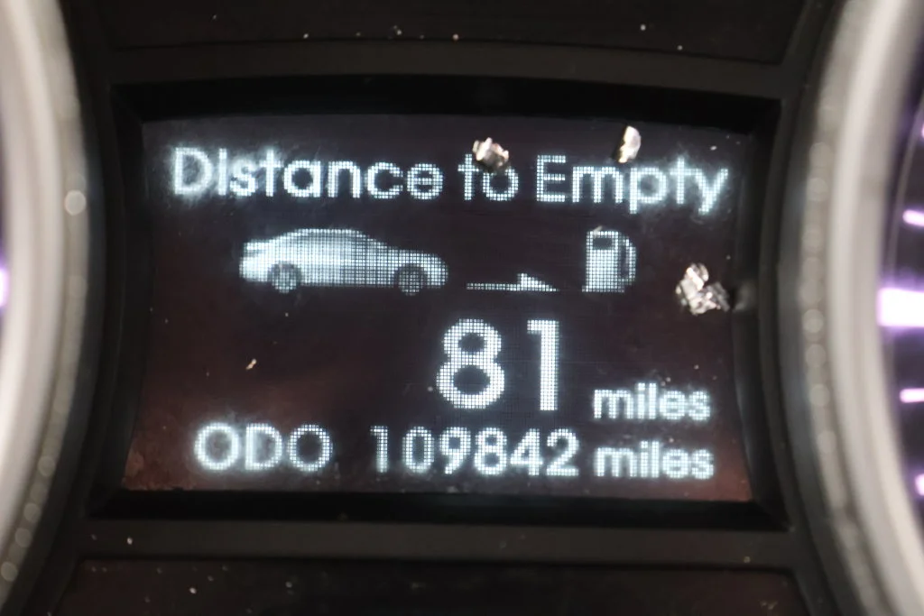 Used 2011 Radiant Silver Metallic Hyundai GLS image 13