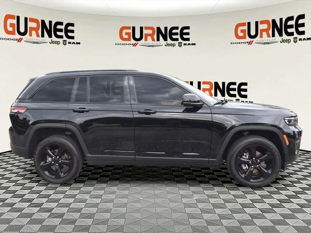 Used 2023 Black Jeep Altitude X image 2