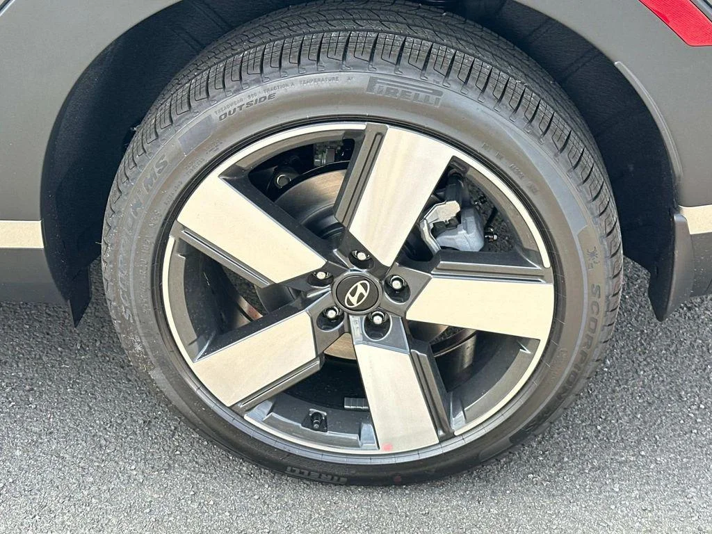 2026 Hyundai Santa Fe Limited - Photo 13