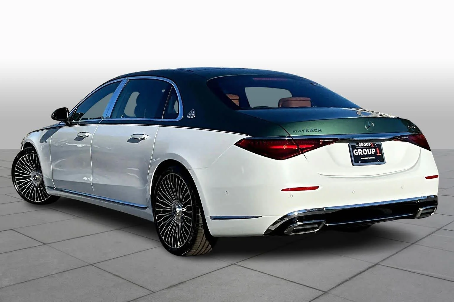 New 2026 MANUFAKTUR Moonlight White Metallic Mercedes-Benz Maybach S 680 image 7