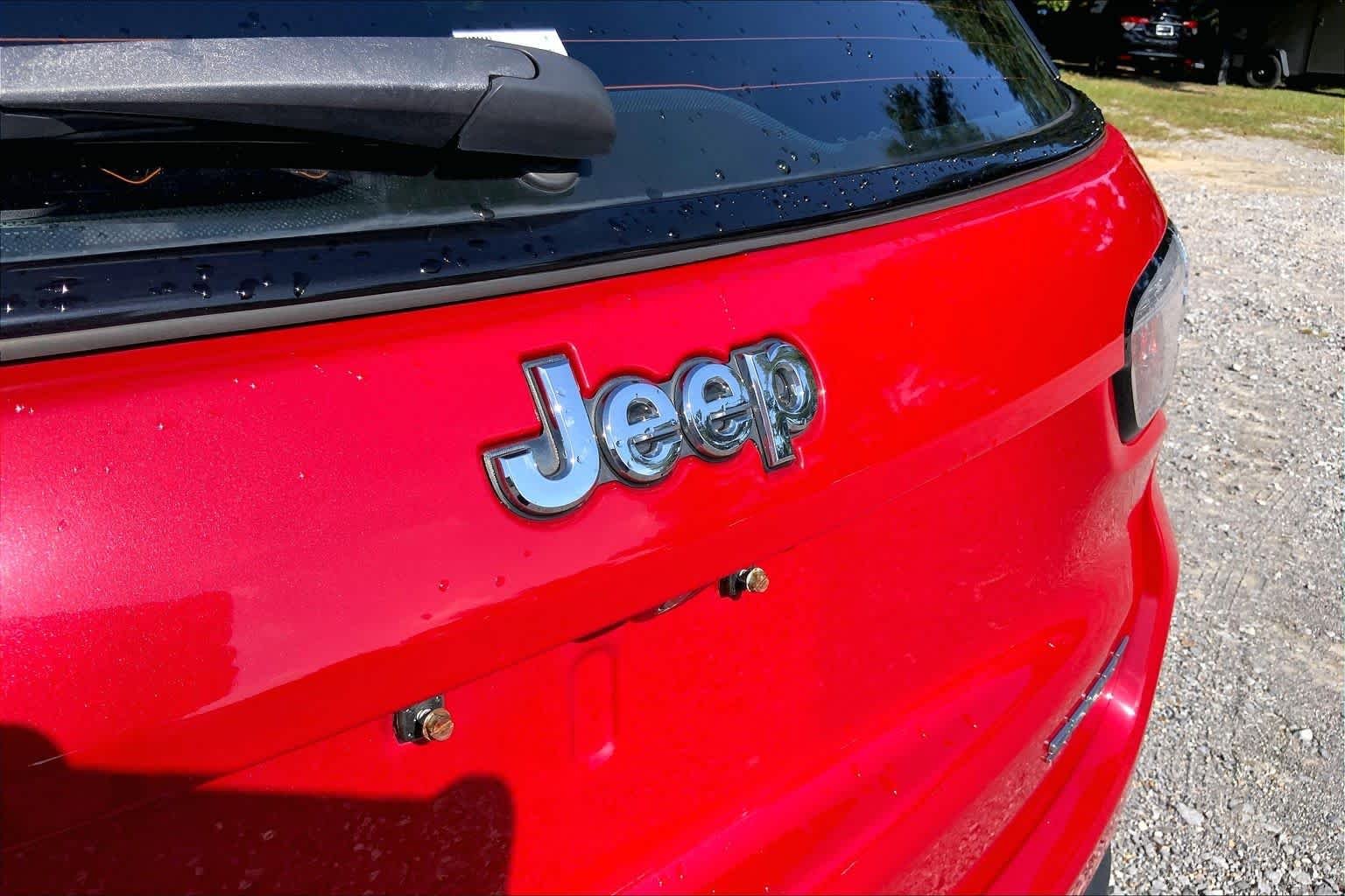 Used 2019 Redline Pearlcoat Jeep Sport image 32