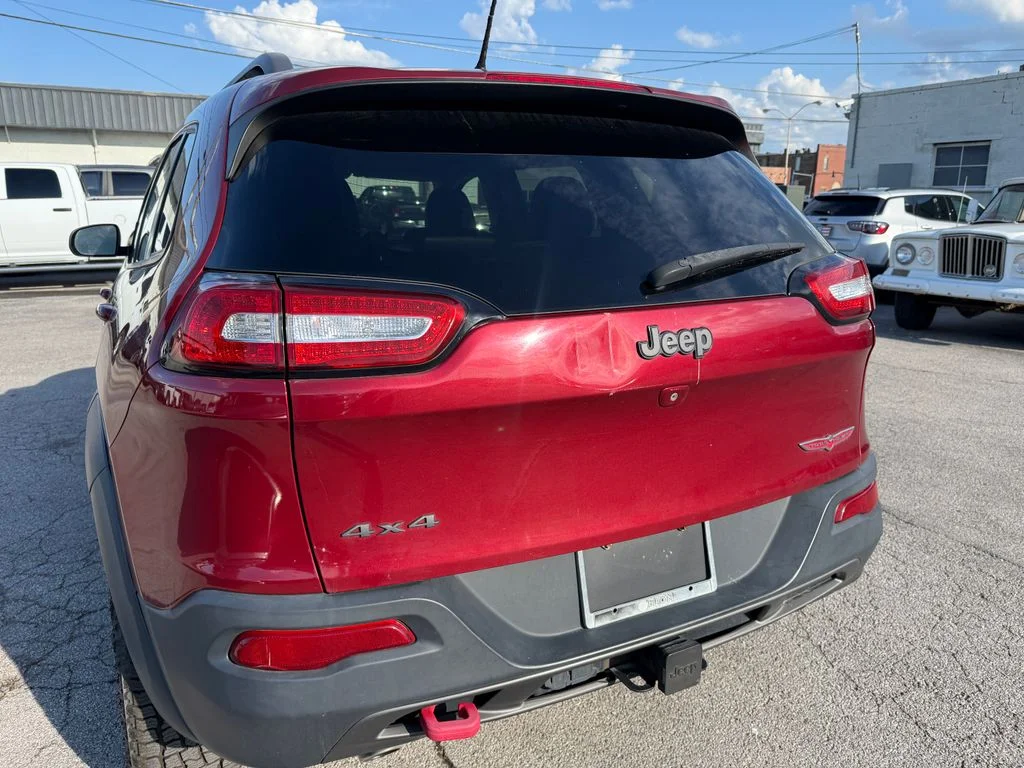 Used 2015 Red Jeep Trailhawk image 10