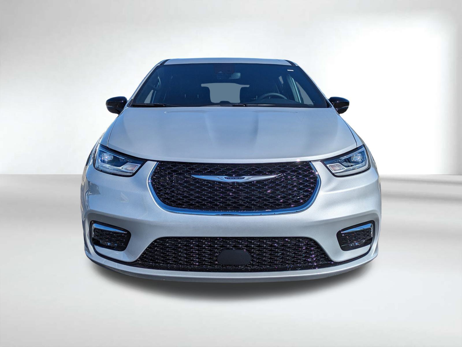 New 2026 Silver Mist Clear-Coat Exterior Paint Chrysler Select image 8