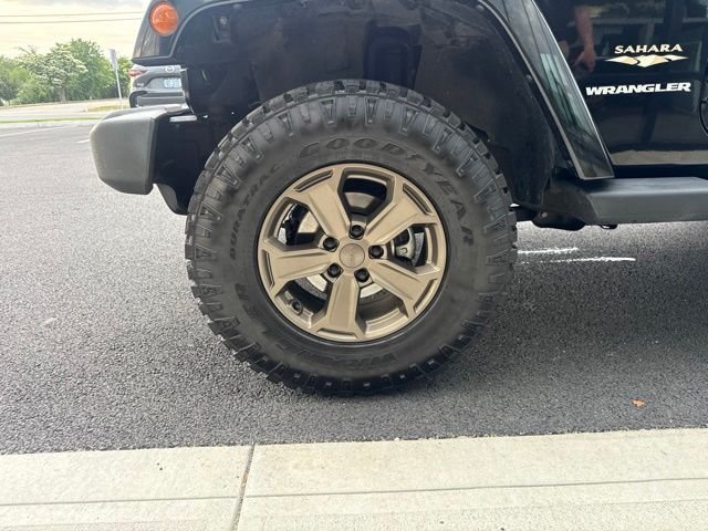 Used 2014 Black Jeep Sahara image 8