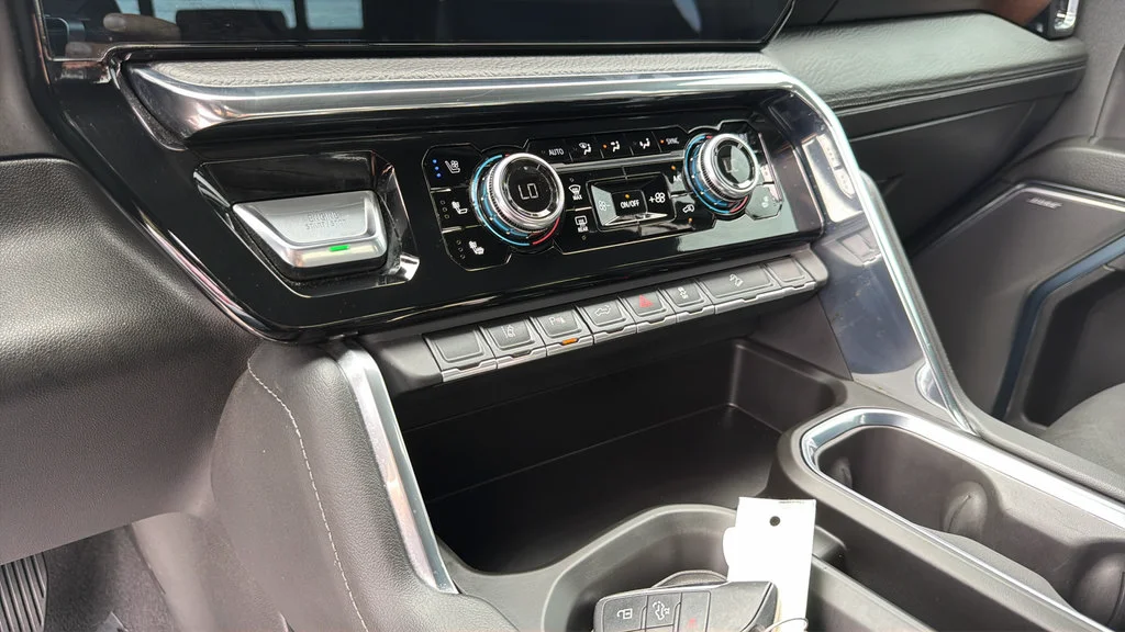 Used 2024 Onyx Black GMC Denali image 24