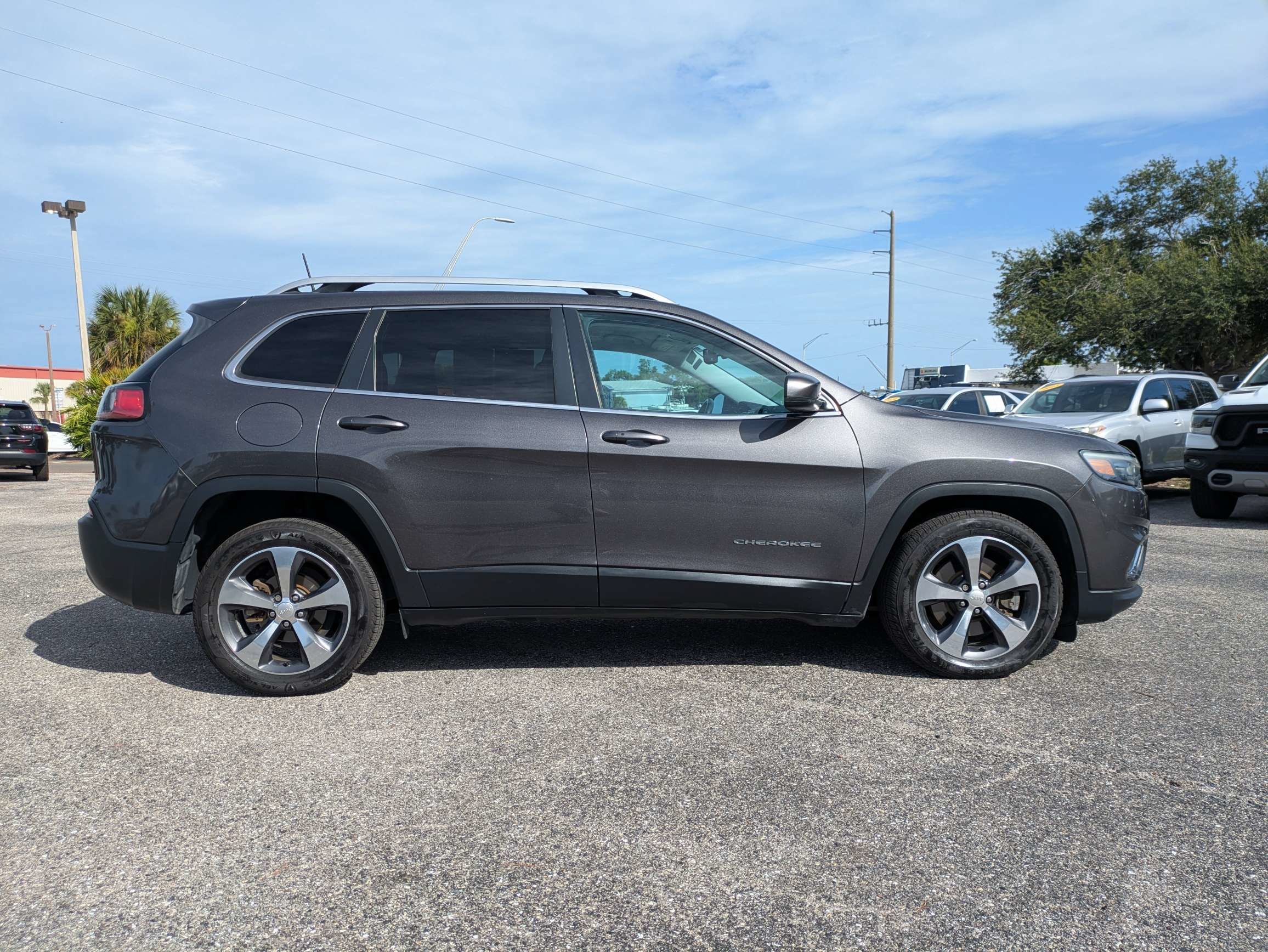 Used 2019 Granite Crystal Metallic Clearcoat Jeep Limited image 4