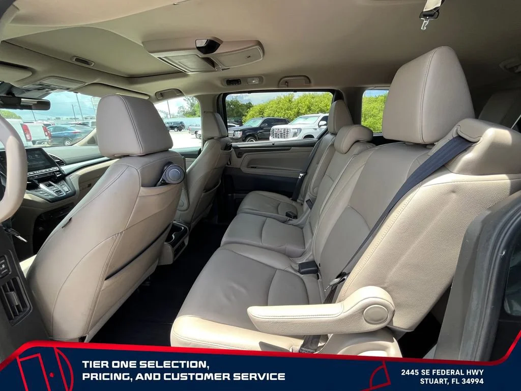 Used 2018 Green Honda Touring image 13