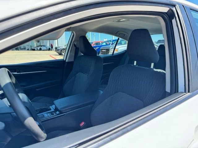 Used 2025 White Toyota LE image 22