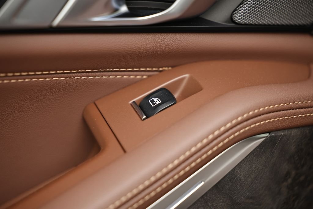 New 2026 Skyscraper Grey Metallic BMW xDrive40i image 25