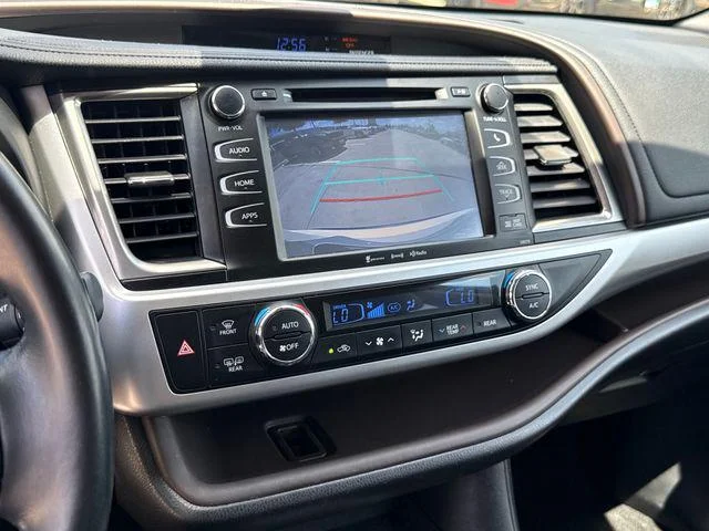 Certified Used 2018 BLIZZARD PEARL Toyota XLE image 19