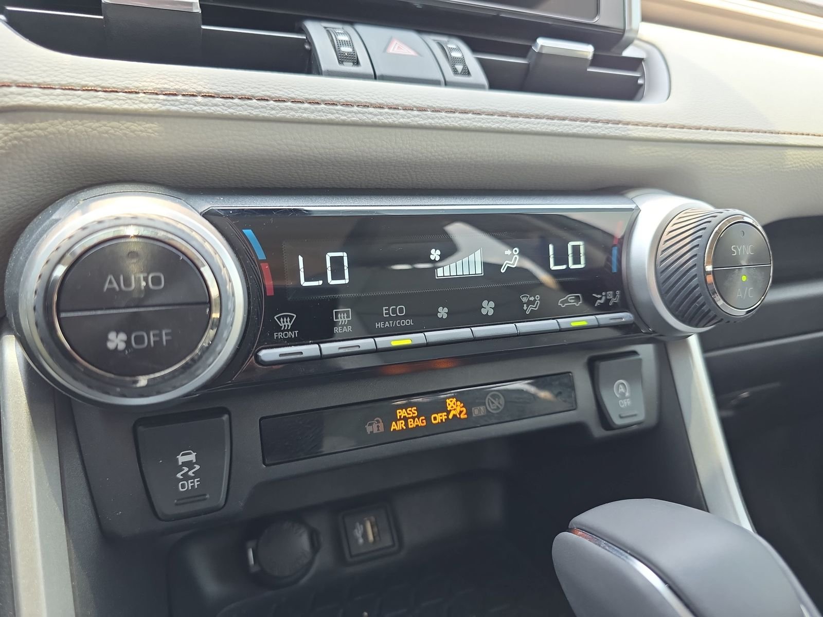 Used 2023  Toyota XLE Premium image 24