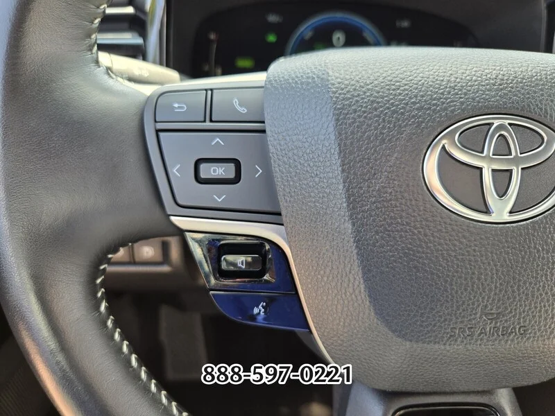 Used 2025 Ice TOYOTA SE image 28
