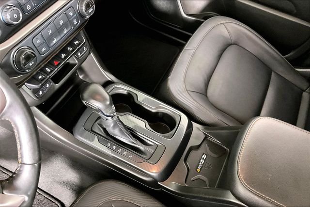 Used 2022 White GMC AT4 w/Leather image 18