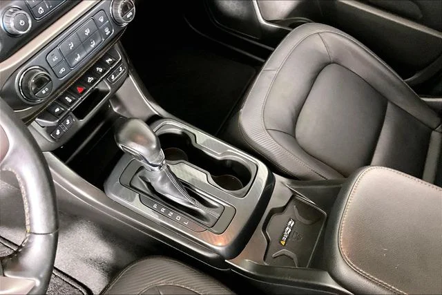 Used 2022 White GMC AT4 w/Leather image 18