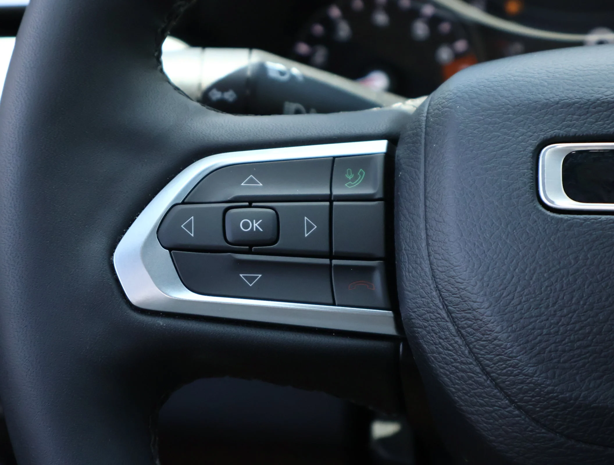 Used 2023 Billet Silver M Jeep Latitude Lux image 14