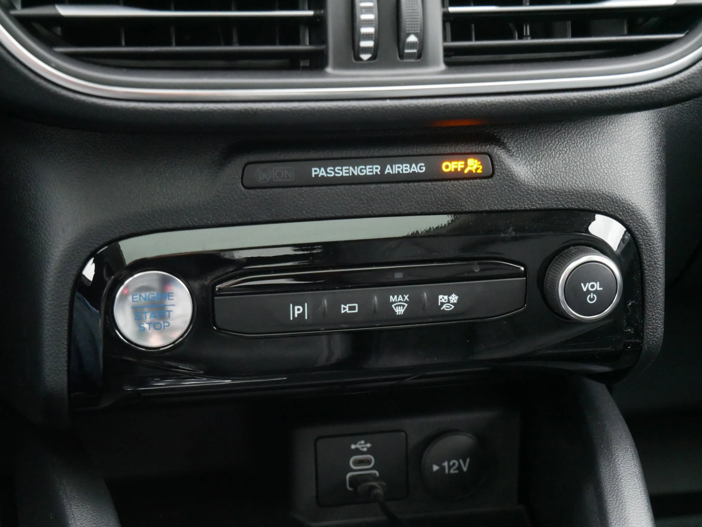 New 2025 Agate Black Metallic Ford PHEV image 23