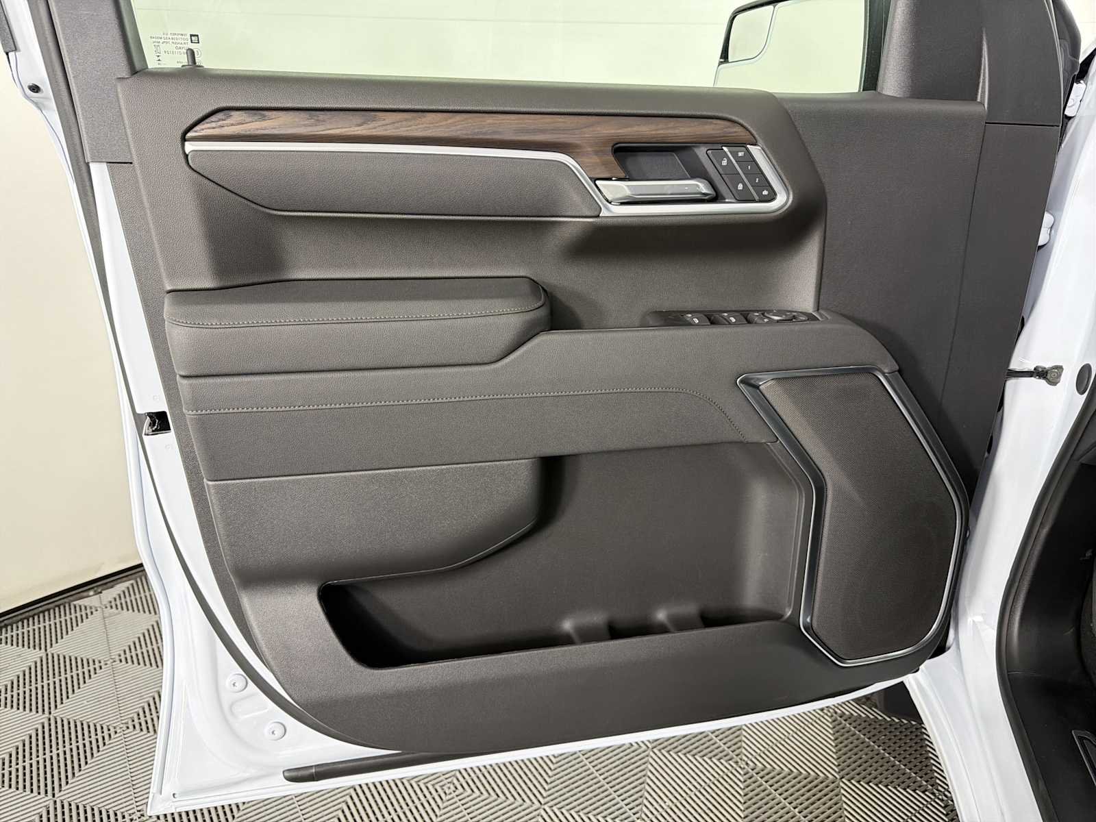 2026 GMC Sierra 1500 SLT - Photo 8