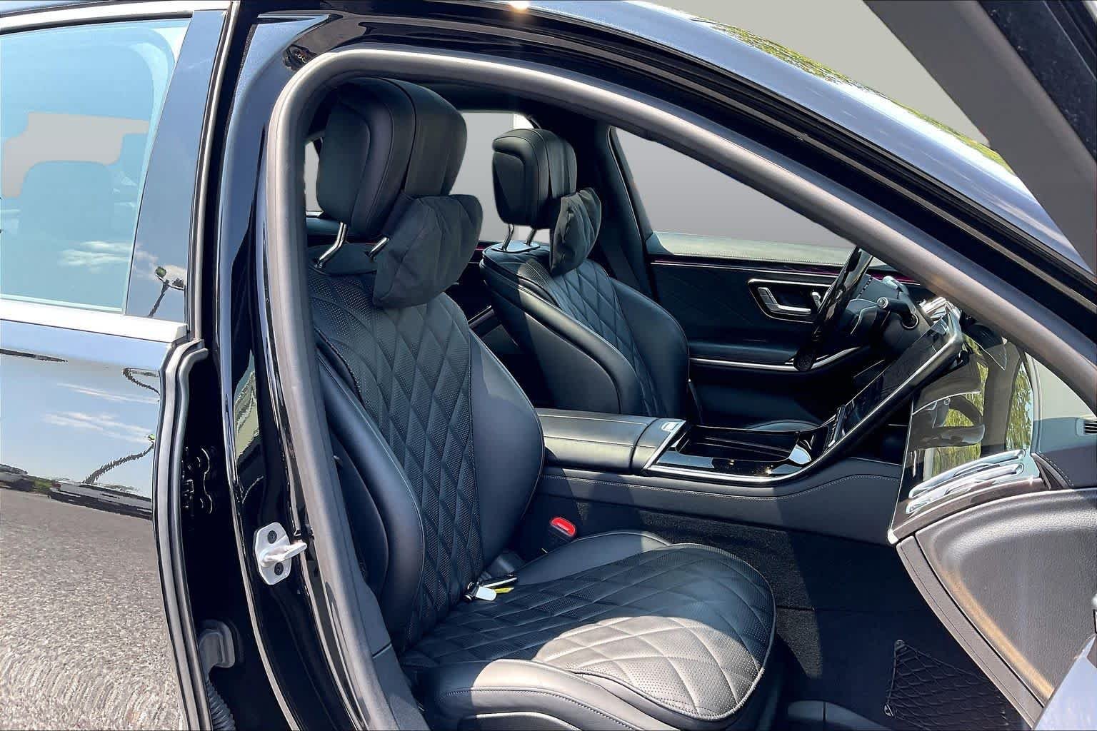 Used 2025 Obsidian Black Metallic Mercedes-Benz S 580 image 8