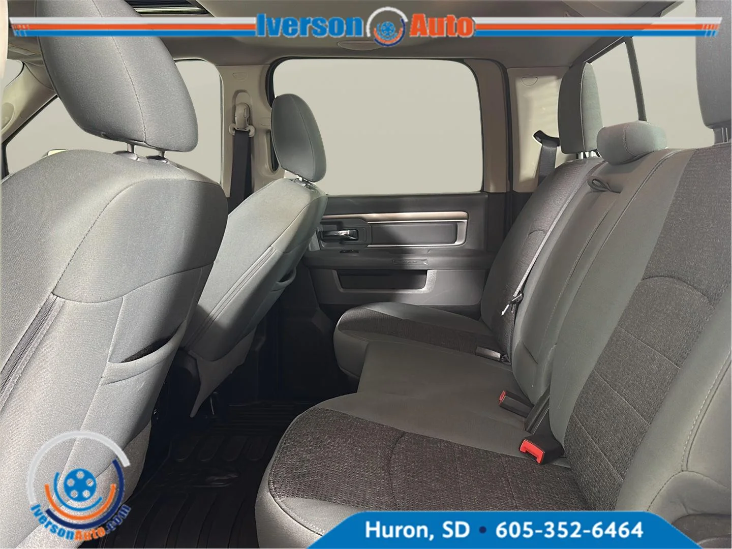 Used 2016 Brilliant Black Crystal Pearlcoat Ram Outdoorsman image 23