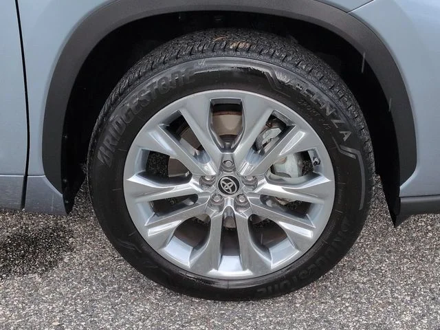 Certified Used 2024  Toyota Limited image 11