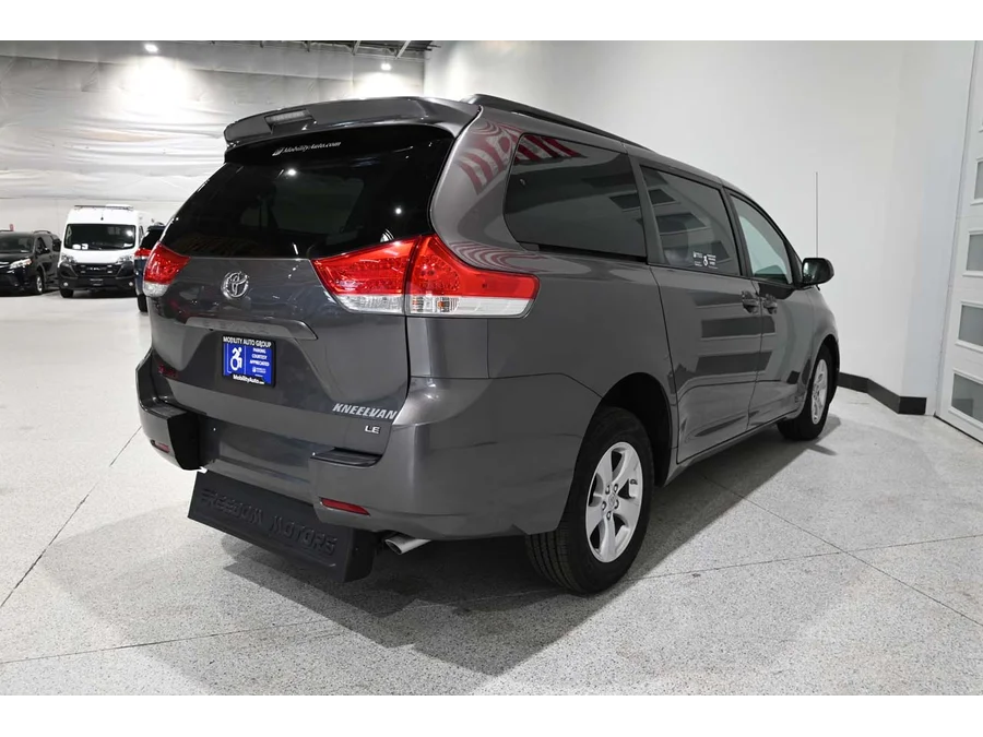 Used 2013 GRAY Toyota LE Mobility Handicap Van image 6