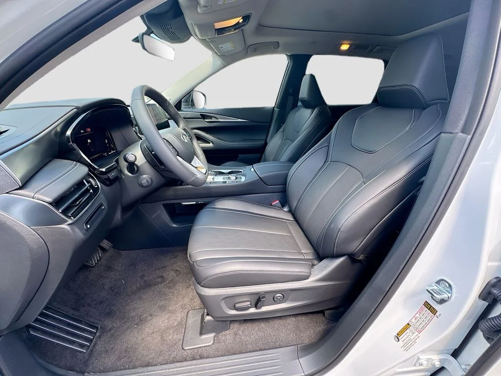 New 2027 RADIANT WHITE INFINITI Luxe FWD image 22