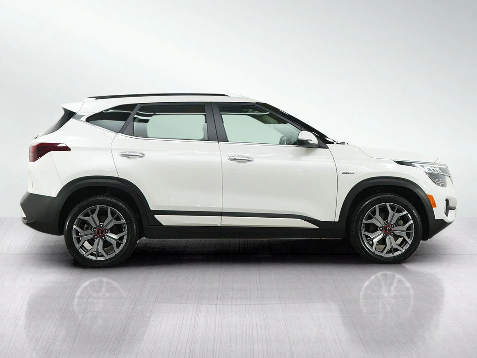 Used 2021 Snow White Pearl Kia SX DCT AWD image 9