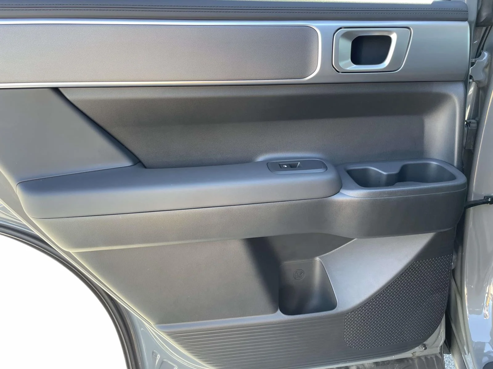 Used 2026 Hampton Gray Hyundai SE image 3