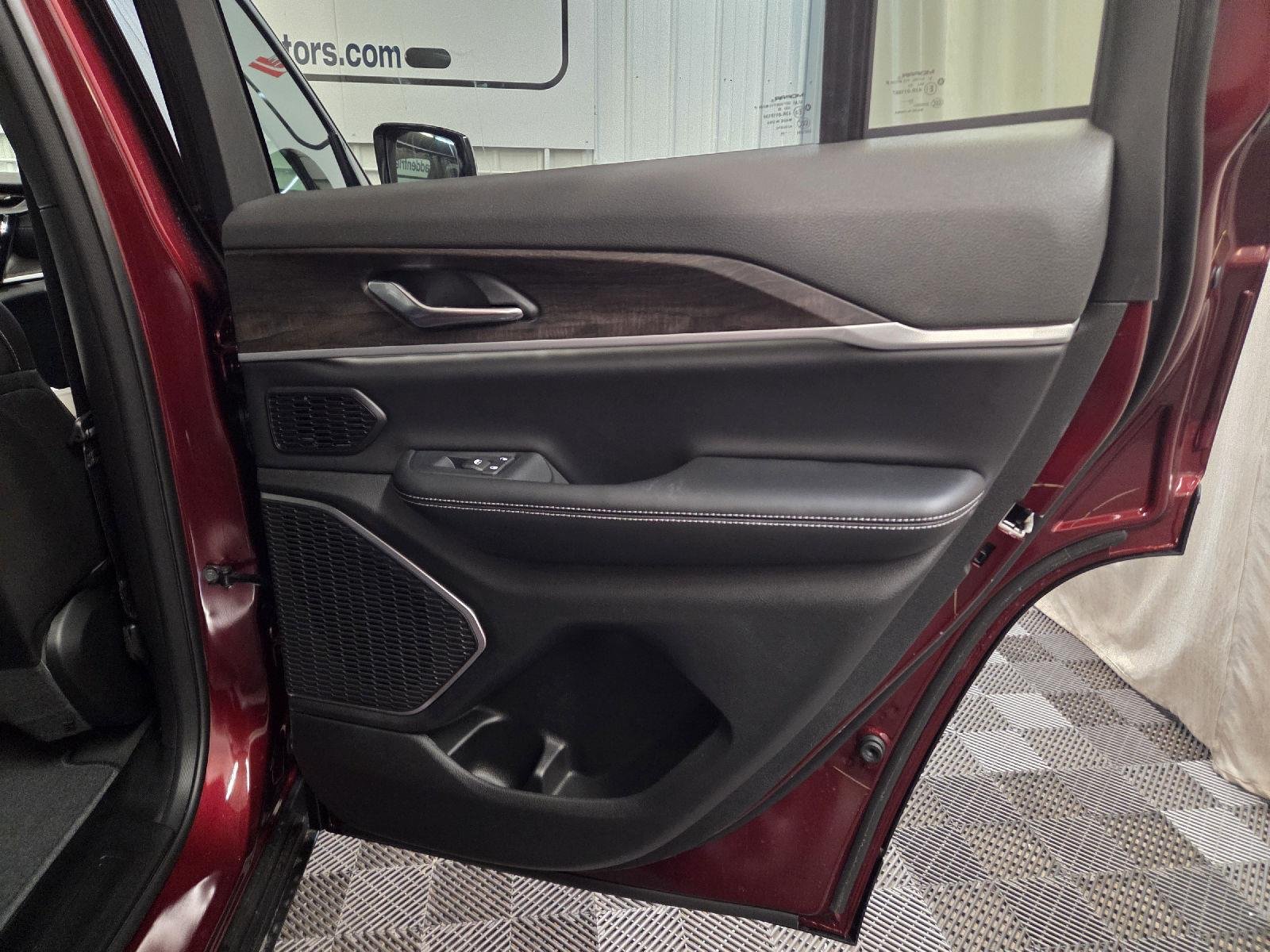 New 2026 Velvet Red Pearl-Coat Exterior Paint Jeep Limited image 41