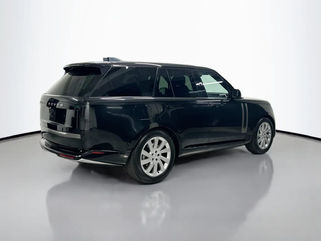 Used 2024 Santorini Black Metallic Land Rover SE image 9