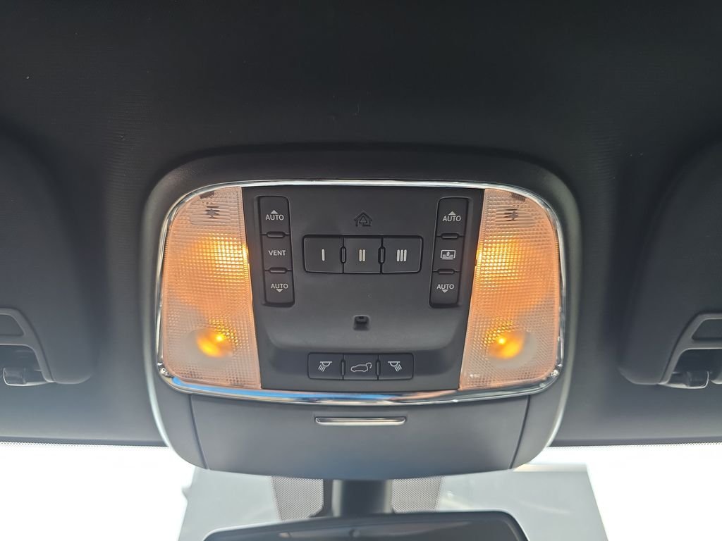 Used 2015 Black Jeep Limited image 25