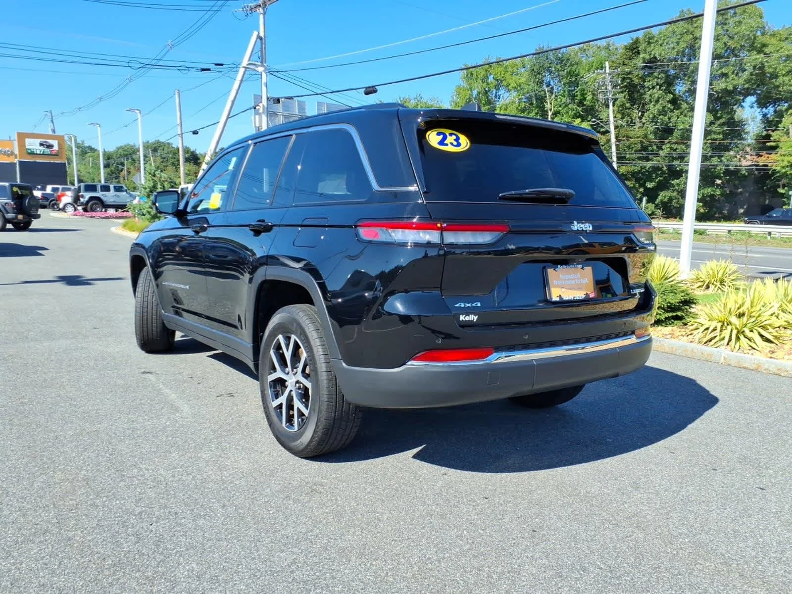 Certified Used 2023 Diamond Black Crystal Pearlcoat Jeep Limited image 11
