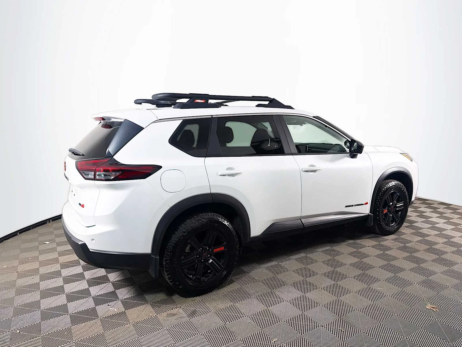 Certified Used 2025 Everest White Pearl Nissan Rock Creek image 4