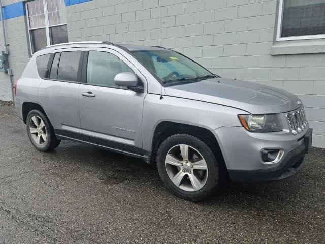 Used 2016 Silver Jeep High Altitude image 3