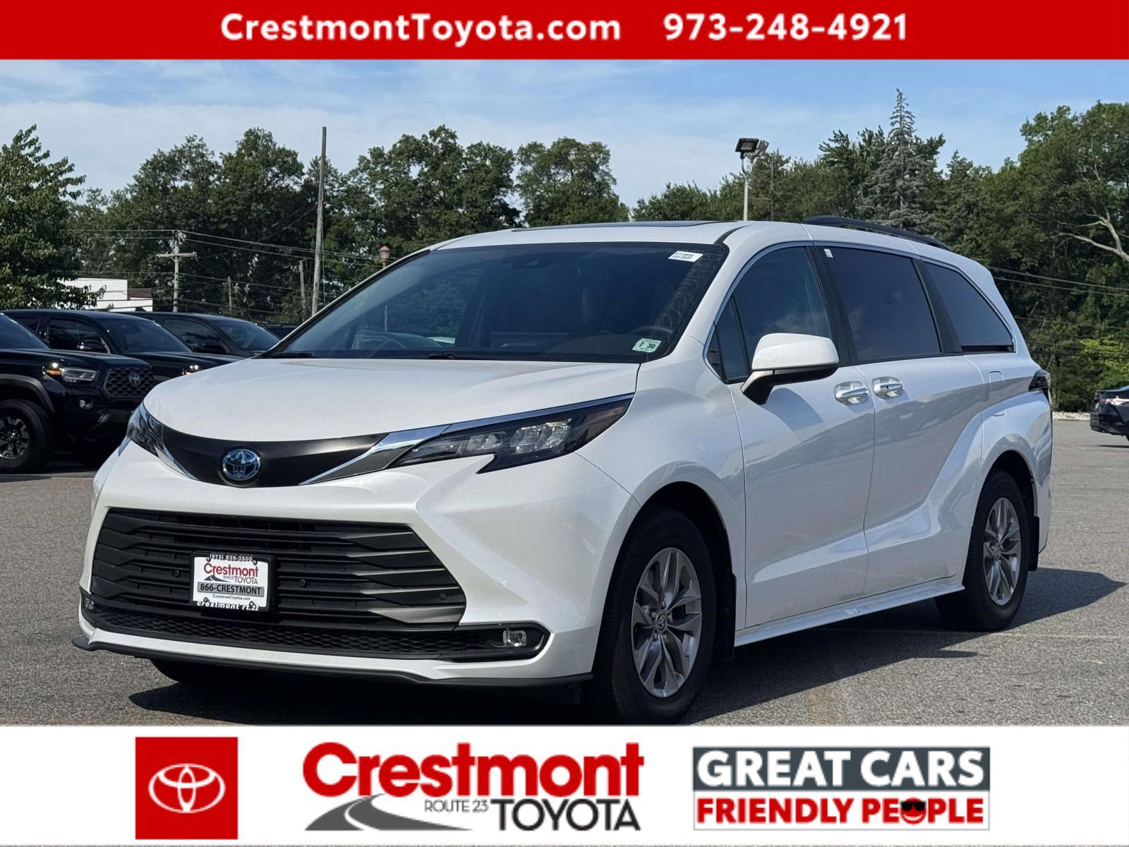 2025 Toyota Sienna XLE 7-Passenger Hybrid AWD's photo