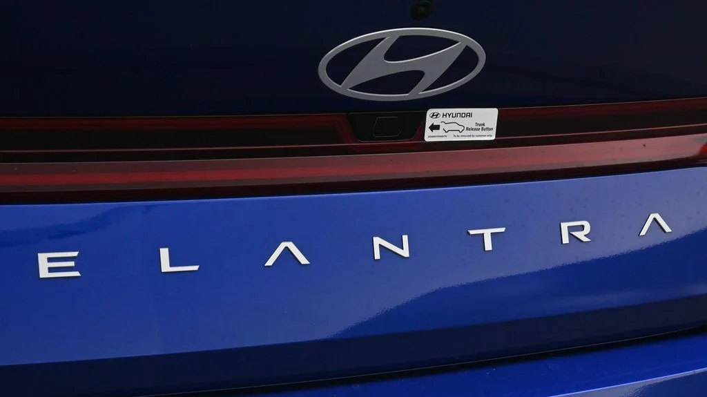 Used 2025 Blue Hyundai SEL Convenience image 21