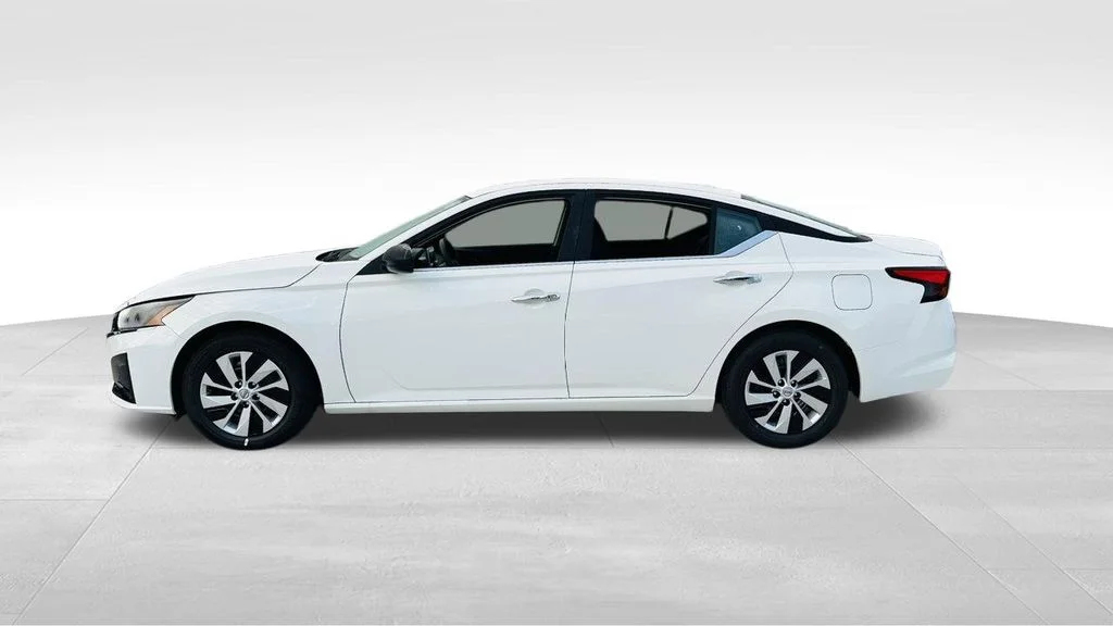 Certified Used 2025 White Nissan 2.5 S image 4