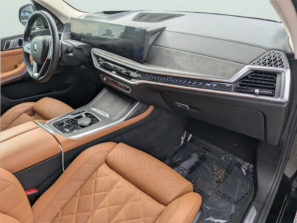 Used 2024 Black BMW xDrive40i image 9