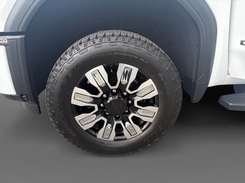 Used 2025 White GMC Denali image 15