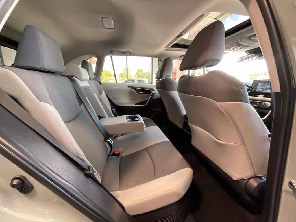 Certified Used 2022  Toyota XLE image 20