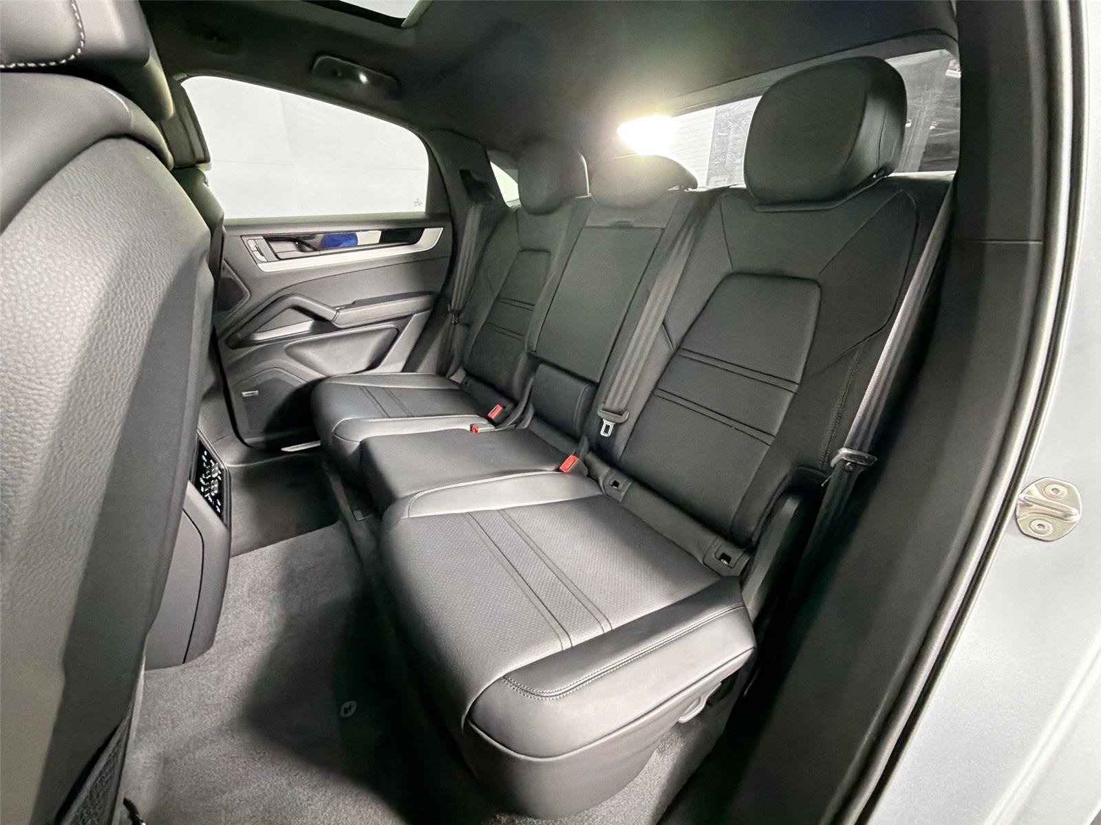 Certified Used 2025 Dolomite Silver Metallic Porsche Coupé image 26