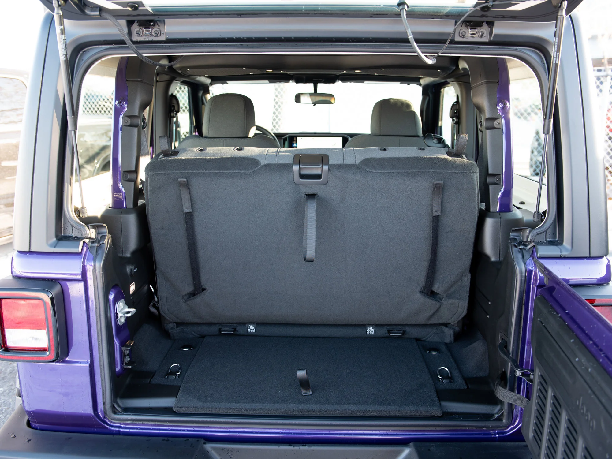 New 2026 reign Jeep Sport* image 16