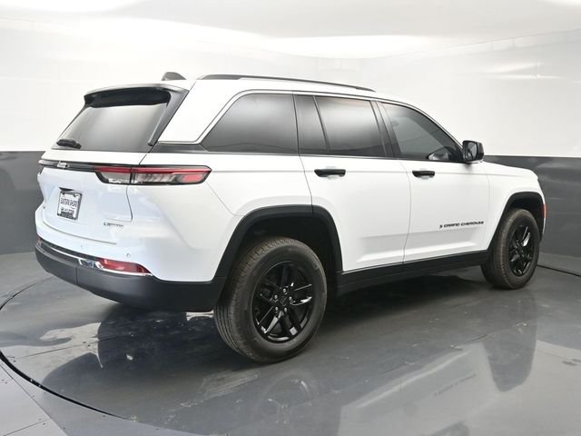 Used 2024 White Jeep Laredo X image 7