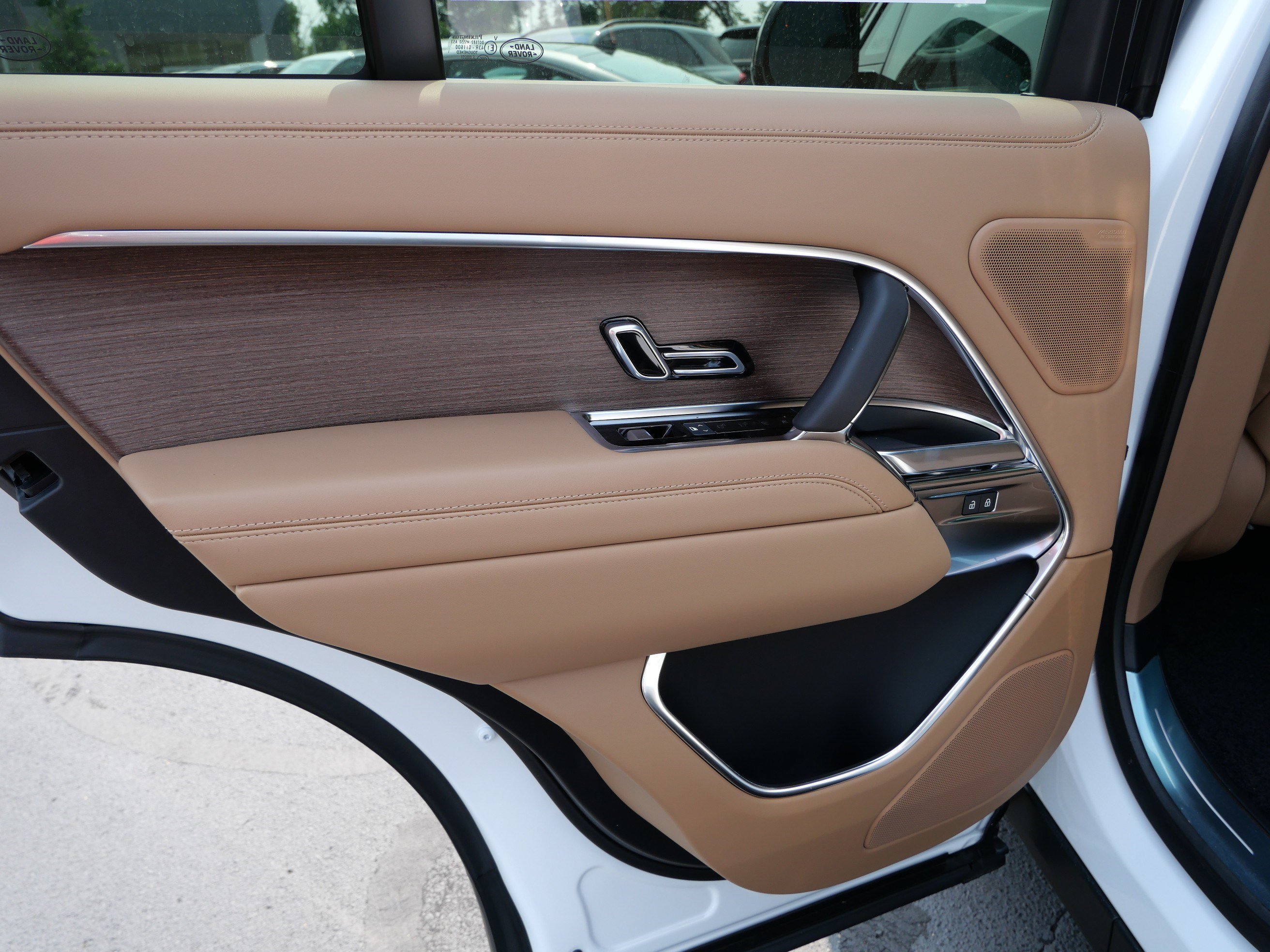 New 2026 Fuji White Land Rover SE image 6