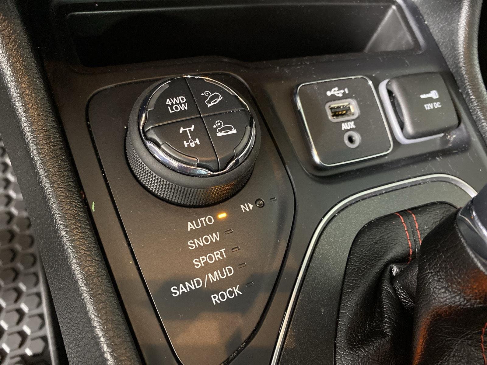 Used 2022 Diamond Black Crystal Pearlcoat Jeep Trailhawk image 21