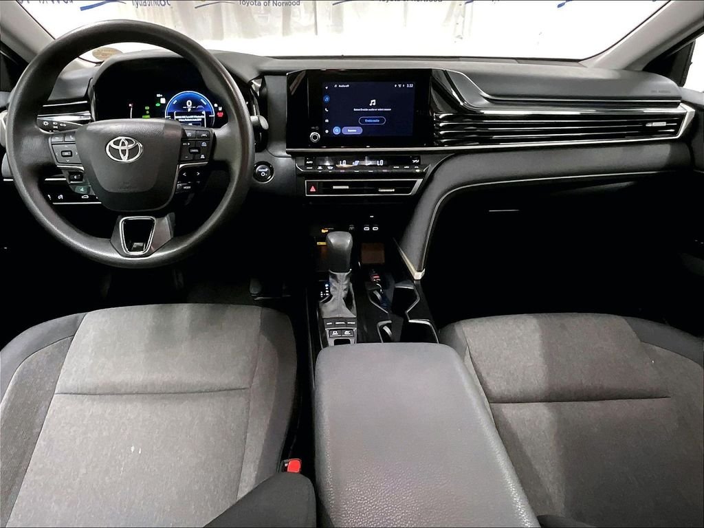 Used 2025 White Toyota LE image 20