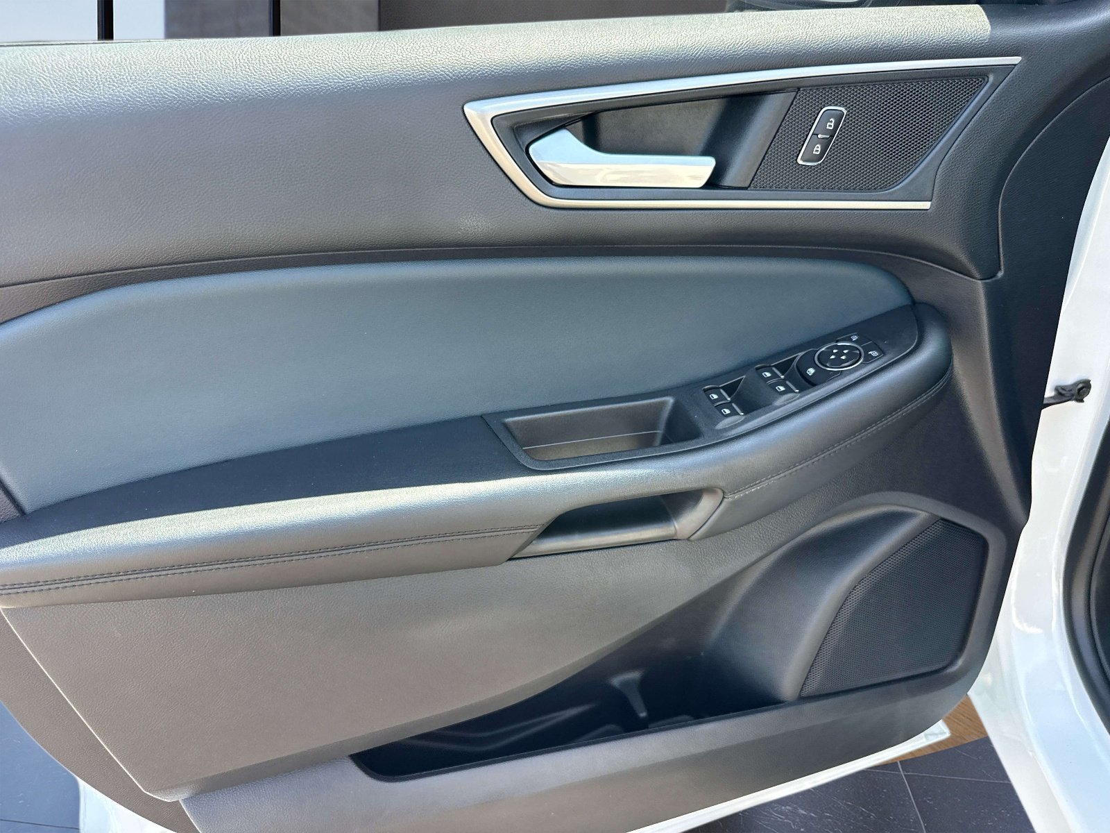 Used 2022 White Ford SEL image 24